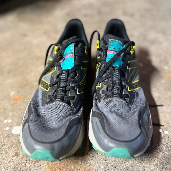 New balance shoes - Picture 2 of 6